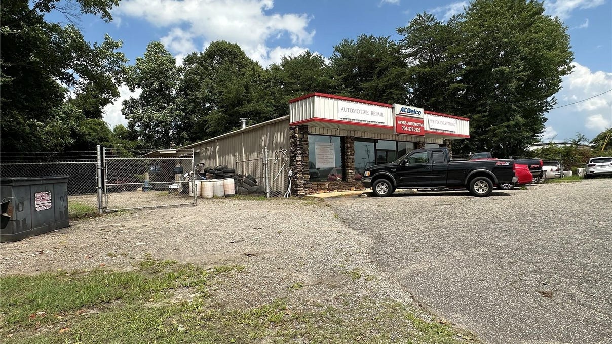 1237 E Garner Bagnal Blvd