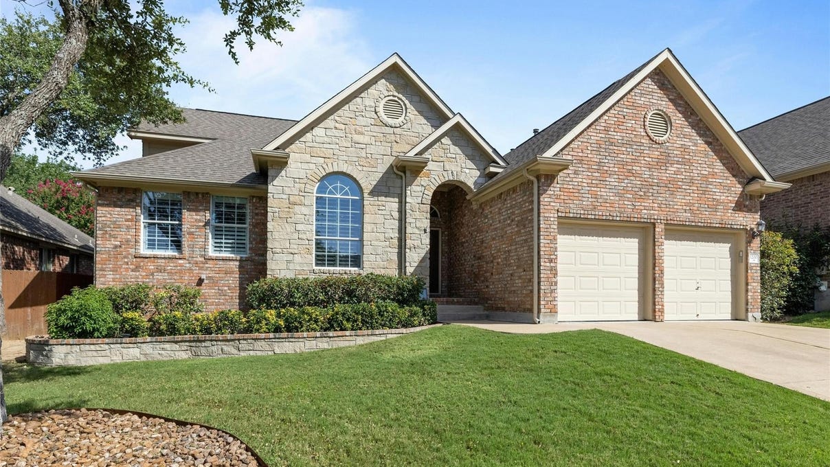 1200 Grand Champion Dr