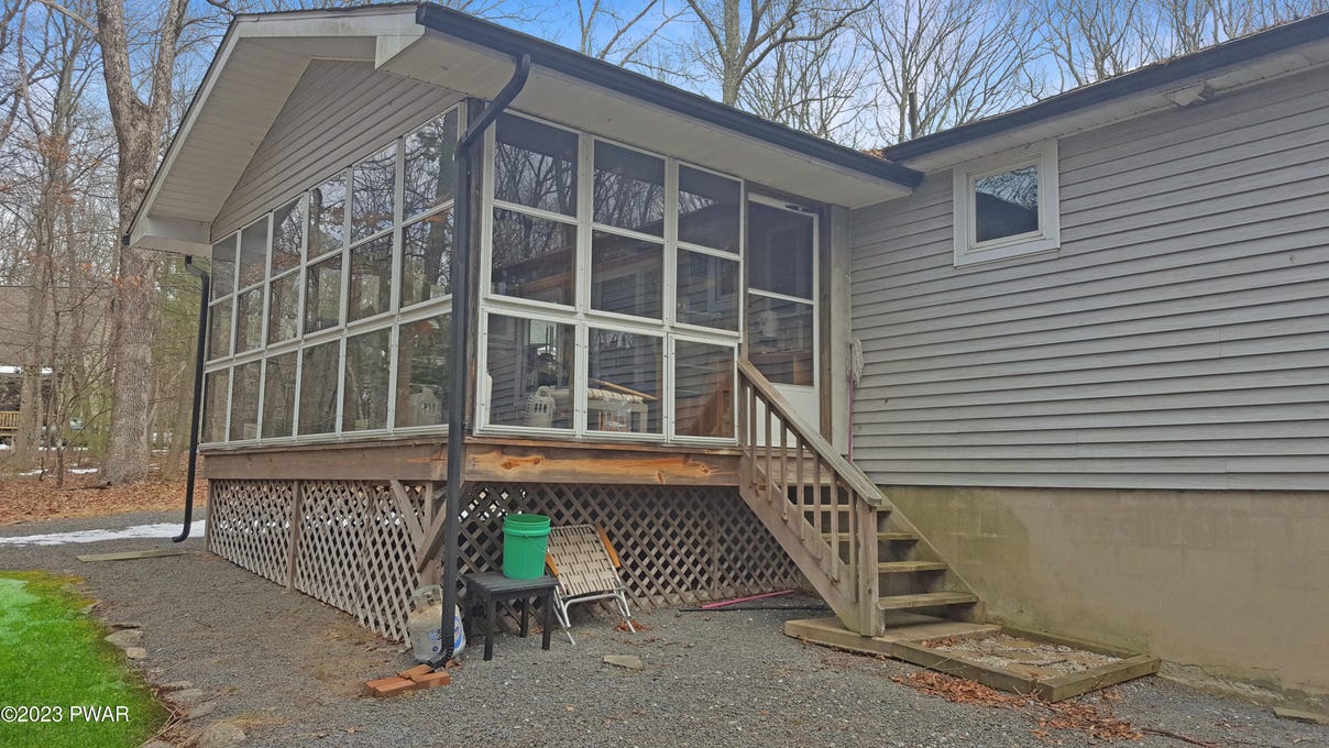 110 Oak Dr, Shohola, PA 18458 House for Sale