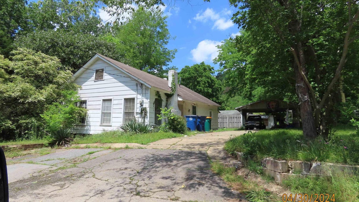 2409 W 16th St  