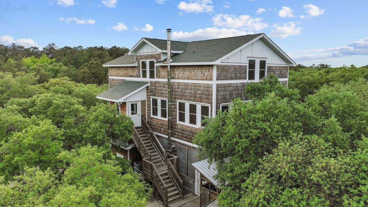 2021 Sea Horse Rd  