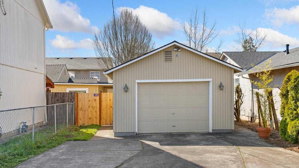 12608 SE CLINTON CT, Portland, OR 97236 House for Sale