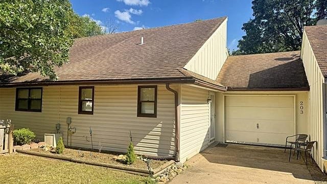 203 Summit Rdg Dr  