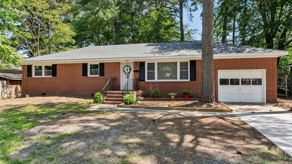 769 Old Oyster Pt Rd  