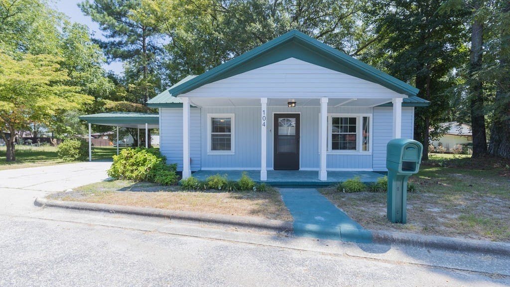 104 McLaurin St  