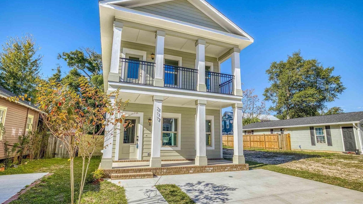 217 N De Villiers St