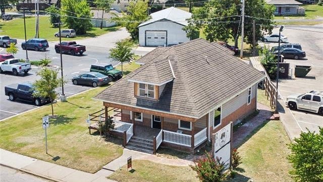 1321 W Will Rogers Blvd  