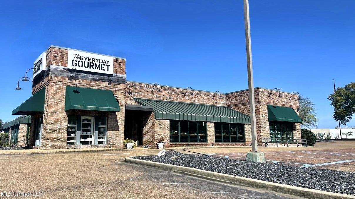 1270 E County Line Rd  
