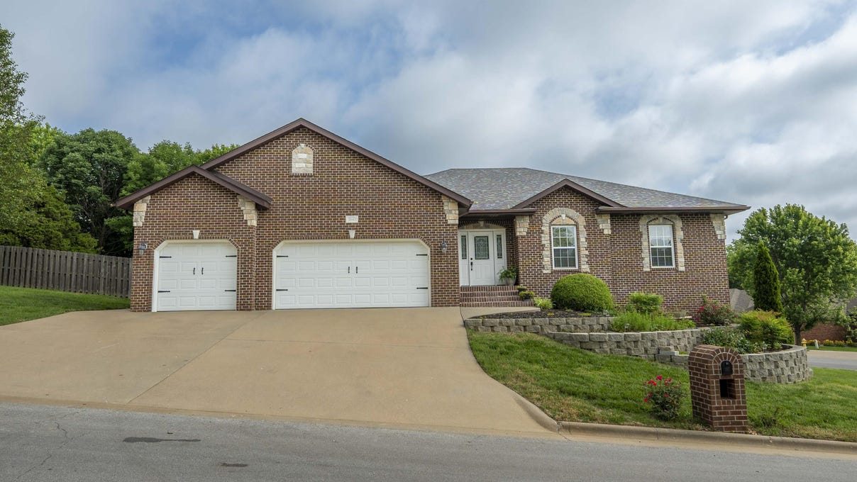 2643 W Nottingham St  