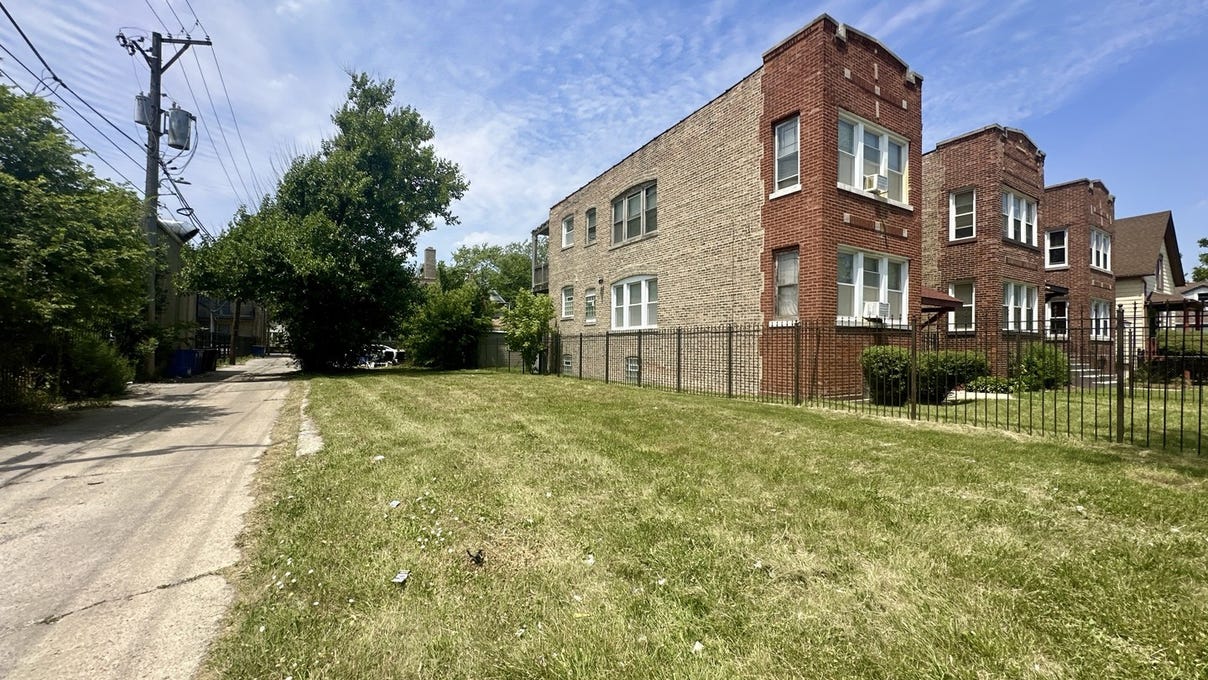 7444 S Dorchester Ave  