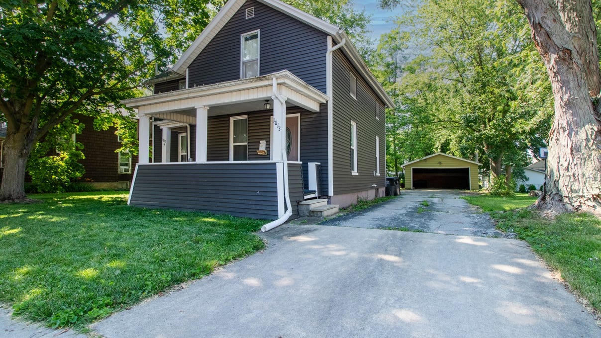 1013 E Washington St  