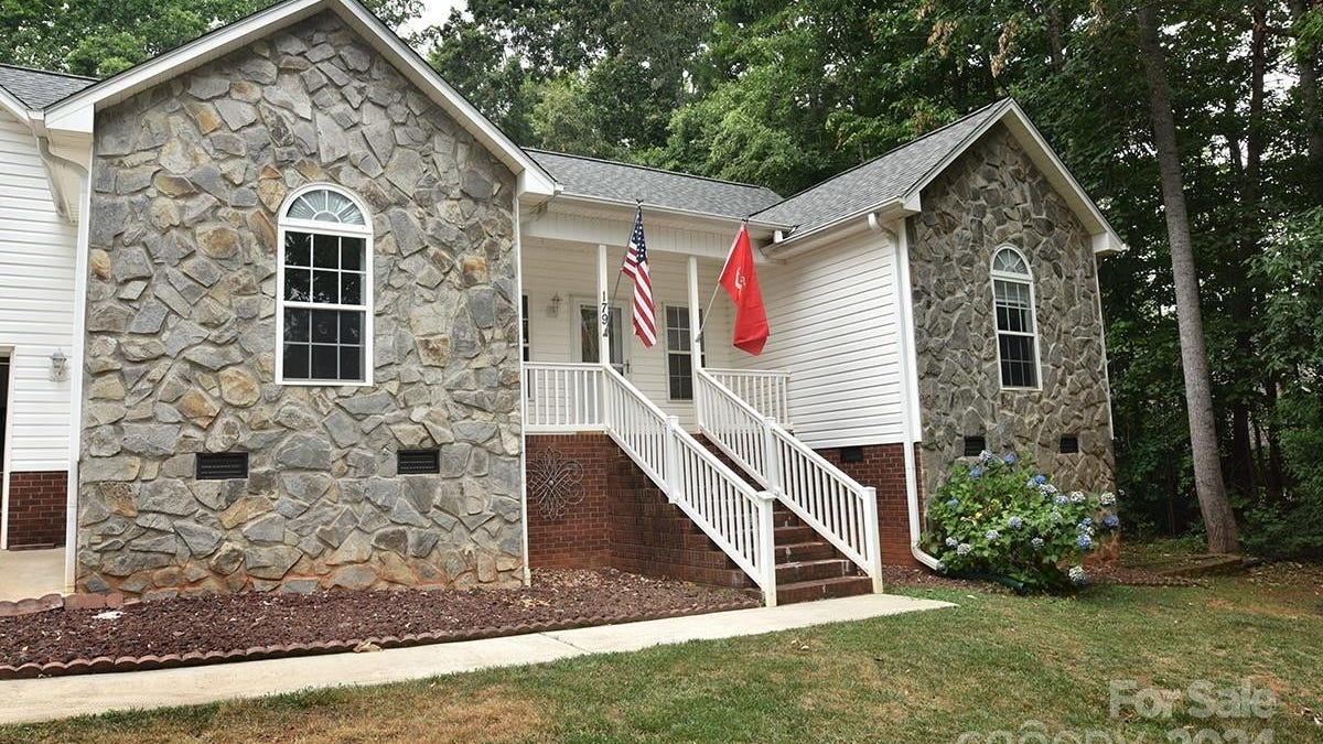 179 N Hazelwood Dr  