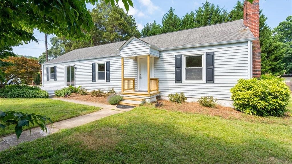 1300 Oak Grove Rd SW  