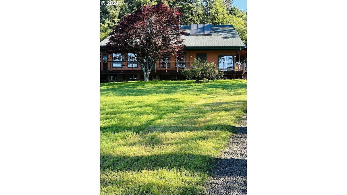 1040 Hallstrom Rd  