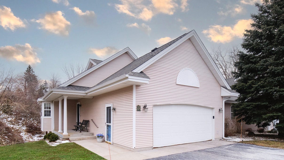 375 Lighthouse Way S, Manistee, MI 49660 Apartment for Sale