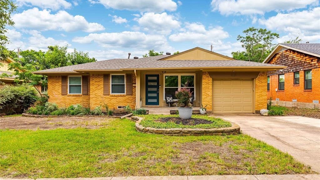 1221 Dalhart Dr