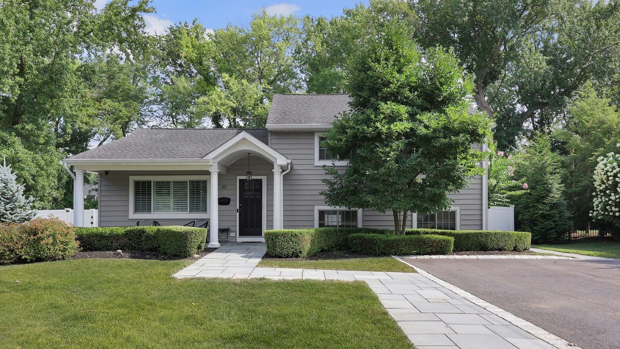 32 Silverbrook Rd  