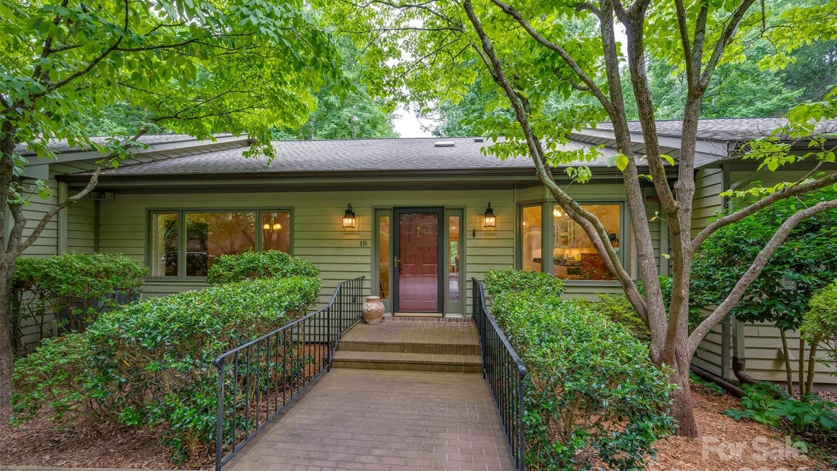 19 Hunting Country Trl  