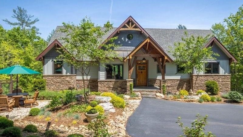 2054 Catawba Trl  