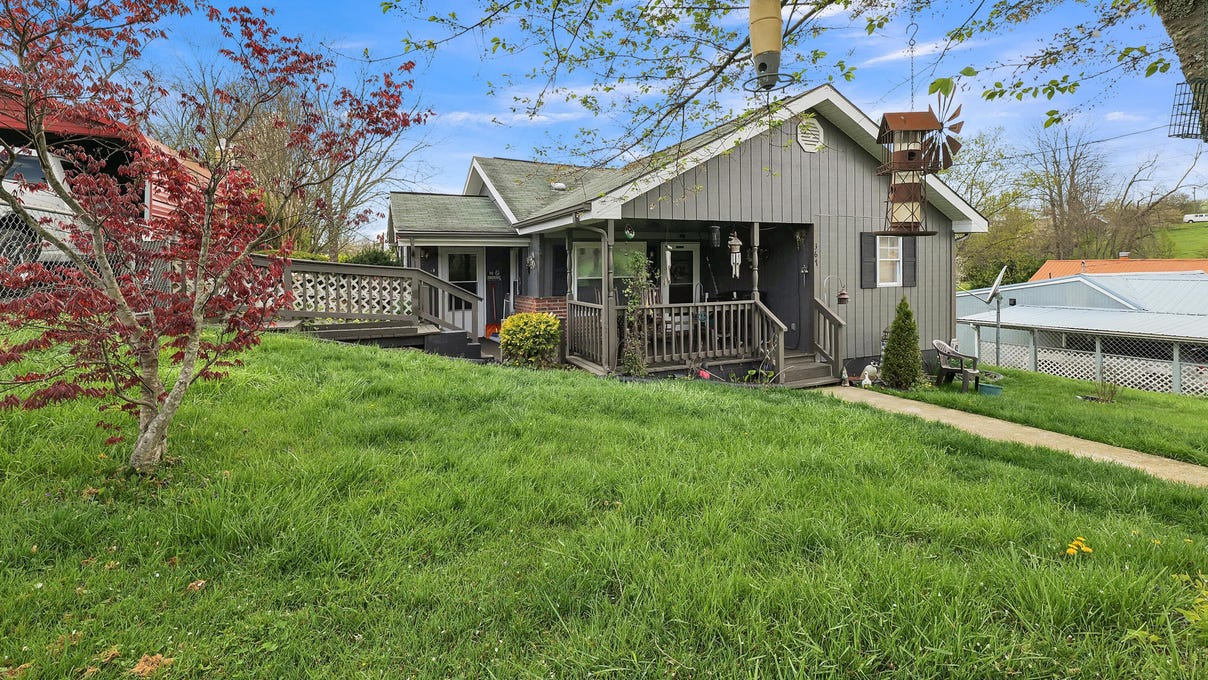 367 Southwest Hayter St  