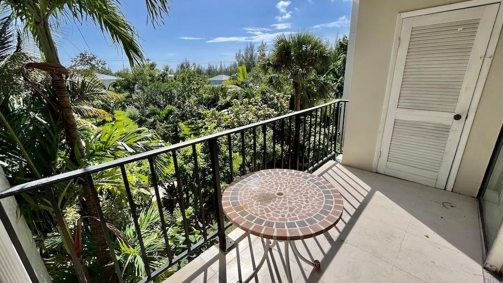 CORAL BEACH CONDOMINIUMS 2207, Lucaya, Freeport Apartment for Sale