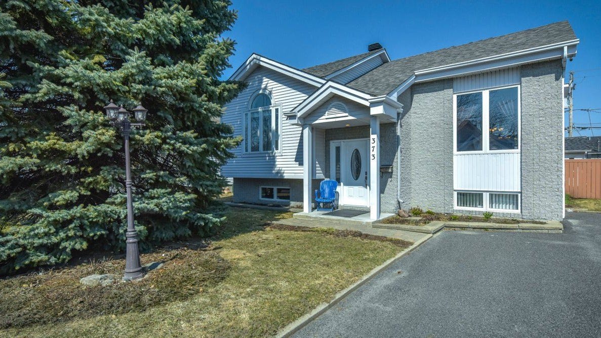 373 Rue FernandSeguin, SainteJulie, QC J3E2C8, CA, SainteJulie