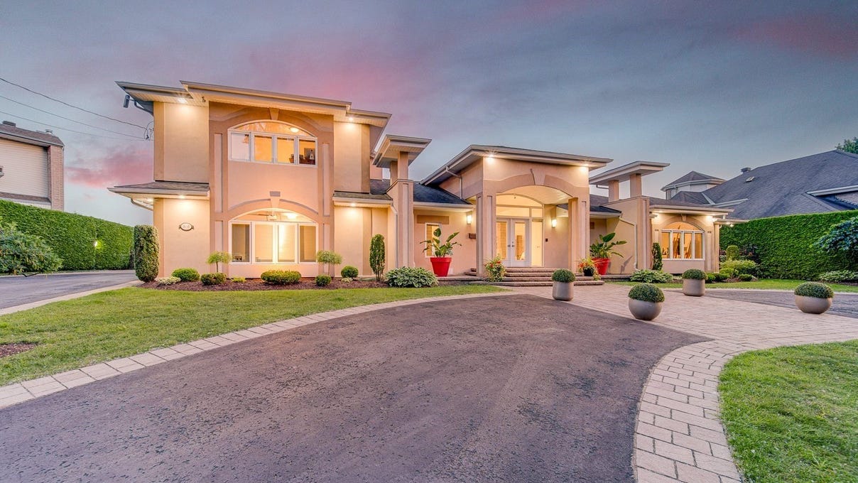 808 Boul. Hurtubise, Gatineau, QC J8P1Z7, CA, Gatineau, Québec House