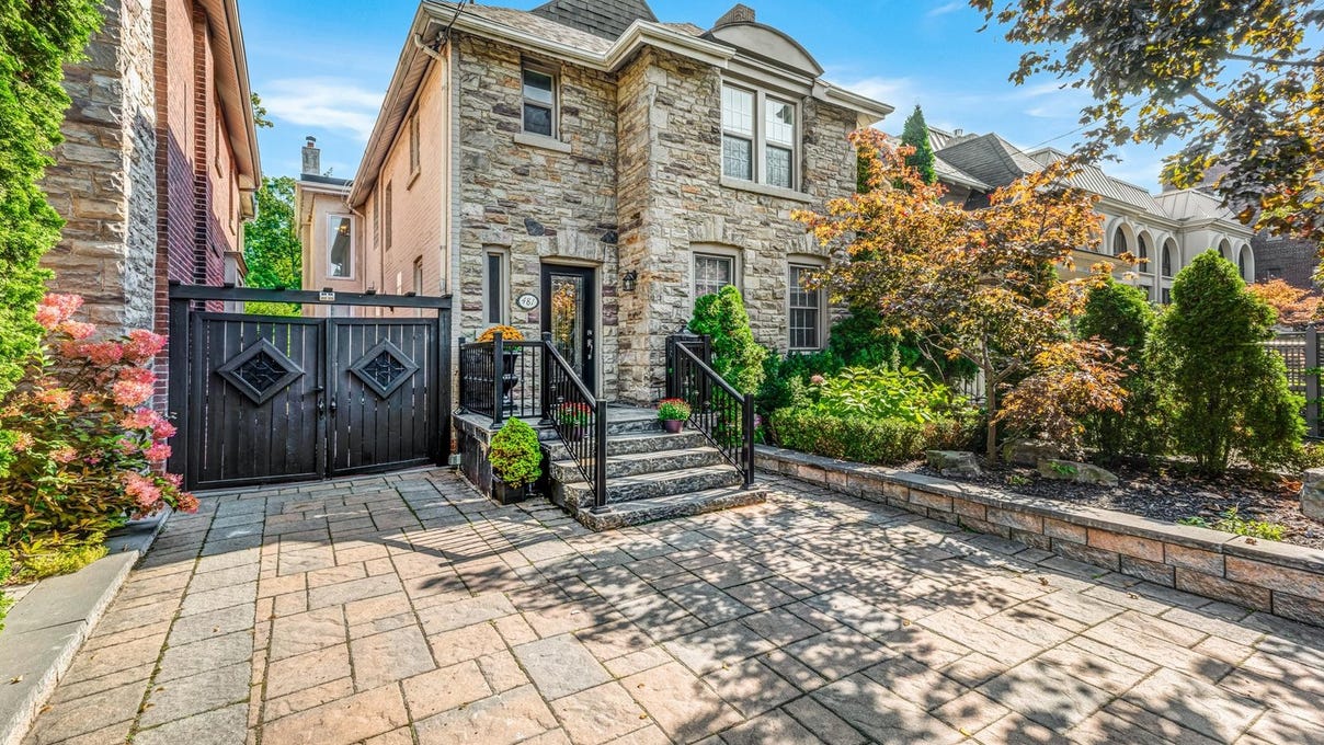 3002 - 30 Roehampton Ave  