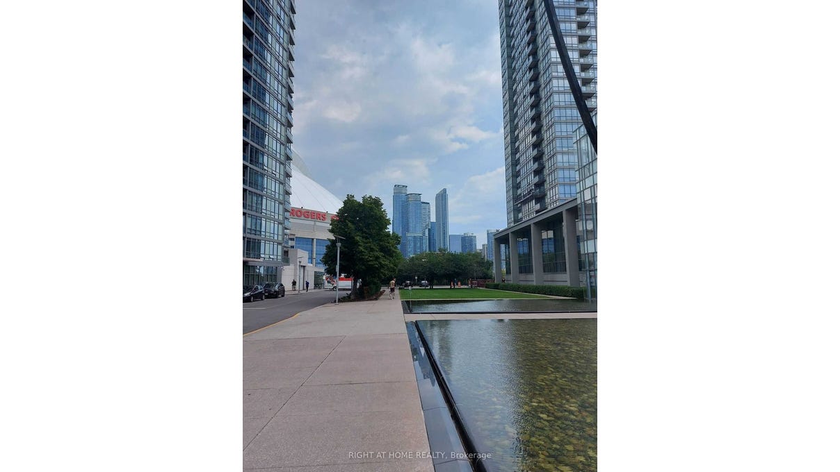 1603 - 8 Charlotte St  