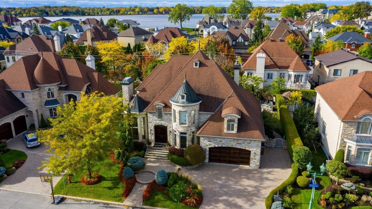 226 Rue du Domaine, SainteDorothée, QC H7X3R9, CA, SainteDorothée