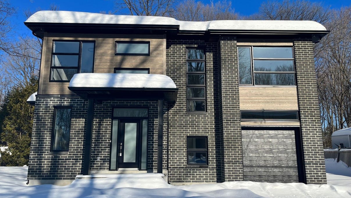 957 Rue Blouin, QC H9C1K6, CA, L'Île