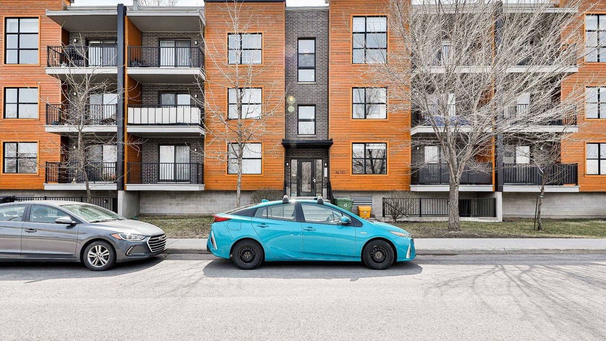 16310 Rue Sherbrooke E., RivièredesPrairies/PointeauxTrembles, QC H1A0B5, CA, Rivièredes