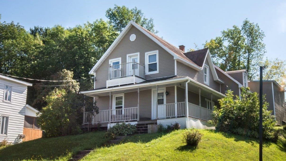 82 Rue Stanley, Richmond, QC J0B2H0, CA, Richmond, Québec House for