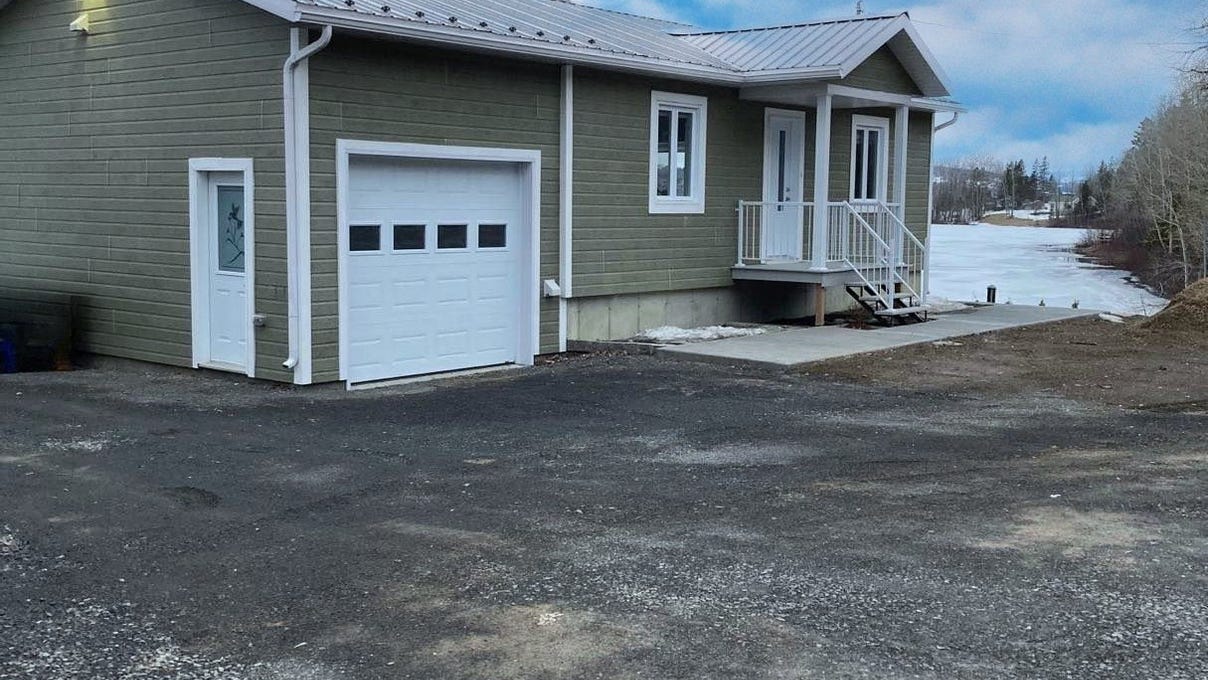 281 Route 132, LacauSaumon, QC G0J1M0, CA, LacauSaumon, Québec