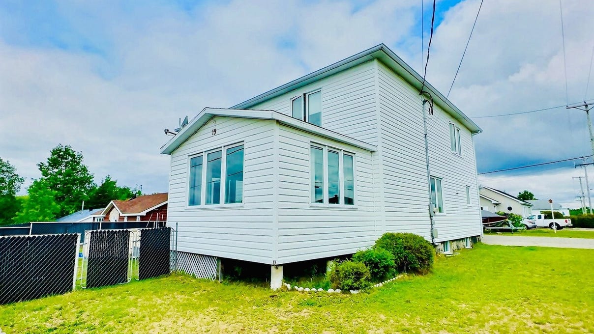 19 3e Rue, Chapais, QC G0W1H0, CA, Chapais, Québec House for Sale