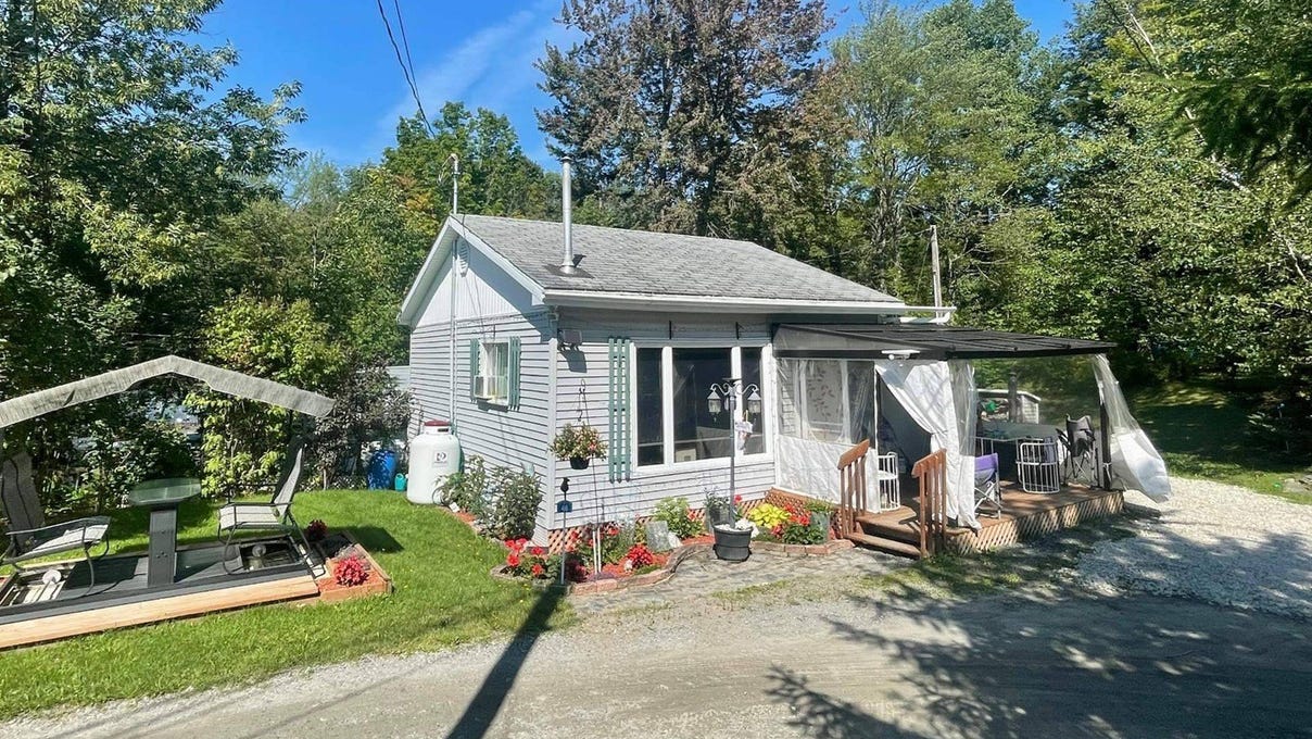 2405 Ch. Lemire, Fleurimont, QC J1H0C5, CA, Fleurimont, Québec House