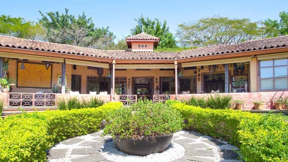 Ciudad Colon Ranch Style Estate Stunning views Once in a Country