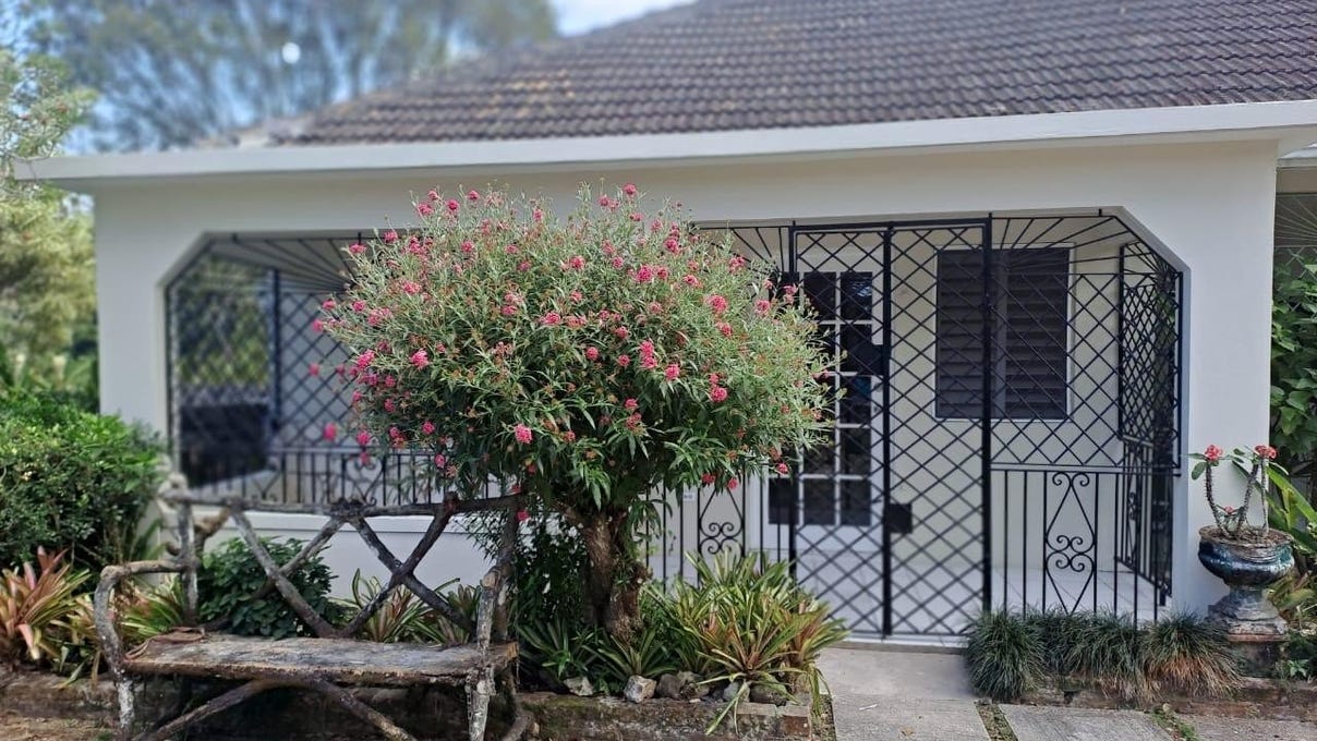 Anchovy, St. James Parish, Address available on request Apartment for