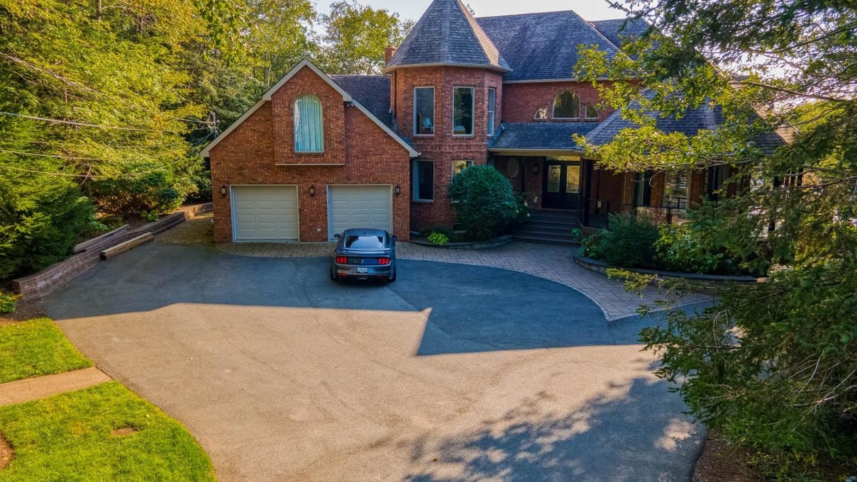 22 Nottingham Ln