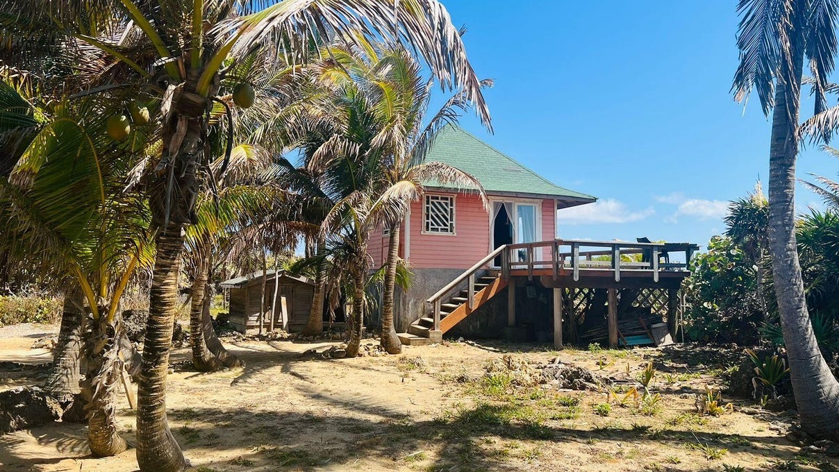 Redcliff, Utila, Bay Islands Department House for Sale