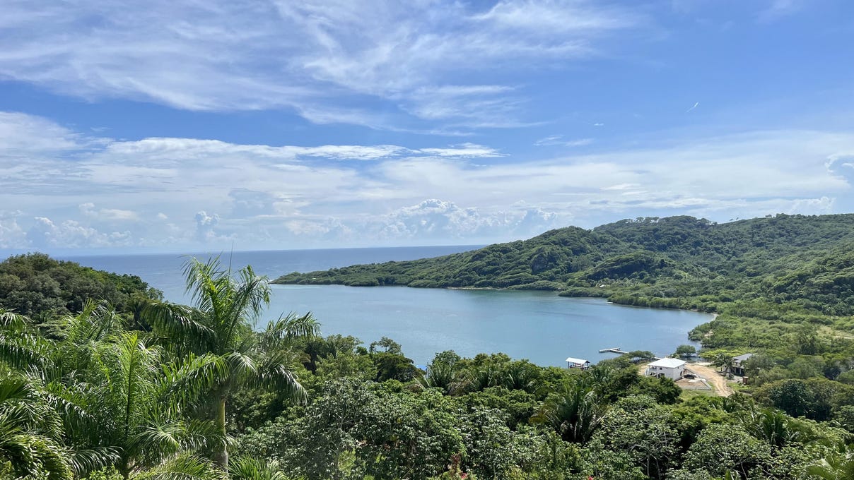Caribe Point, Roatan, Bay Islands Department House for Sale