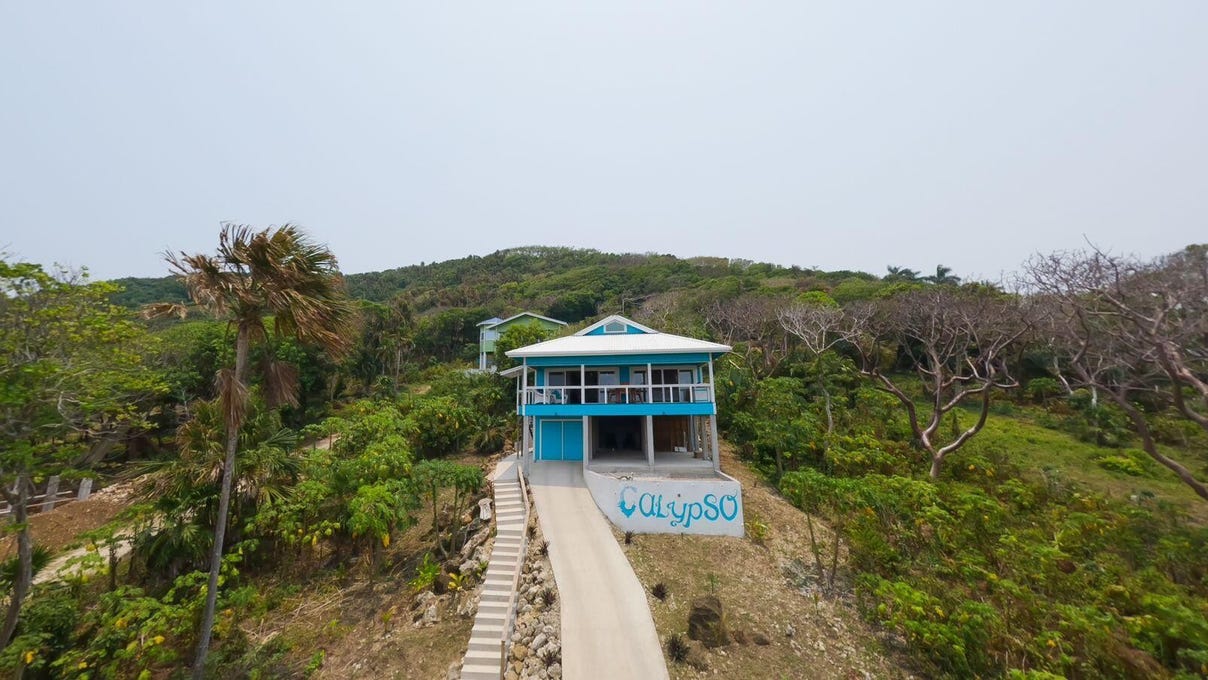 Pumpkin Hill, Utila, Bay Islands Department House for Sale