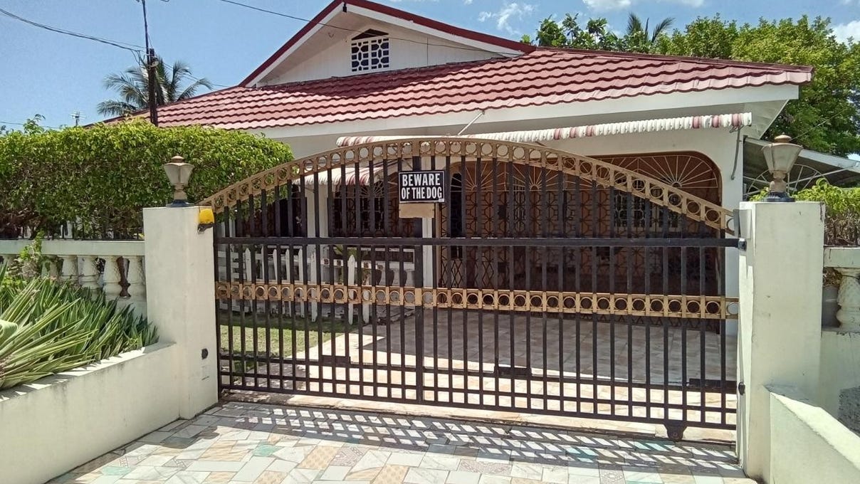 KEMPS HILL, RACE COURSE, Race Course, Clarendon House for Sale