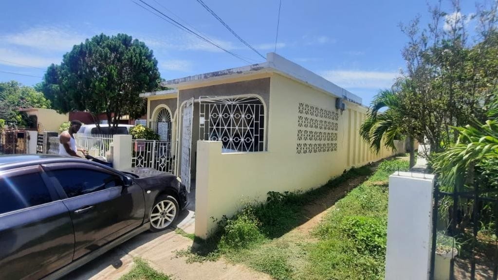 NW 42ND PLACE, 7 WEST, Greater Portmore, Saint Catherine Parish House