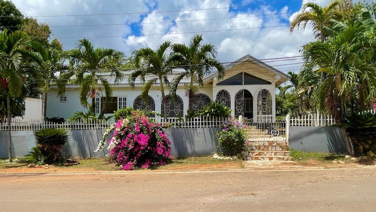 WHITEHOUSE HOUSING SCHEME, Linstead, Saint Catherine Parish House for