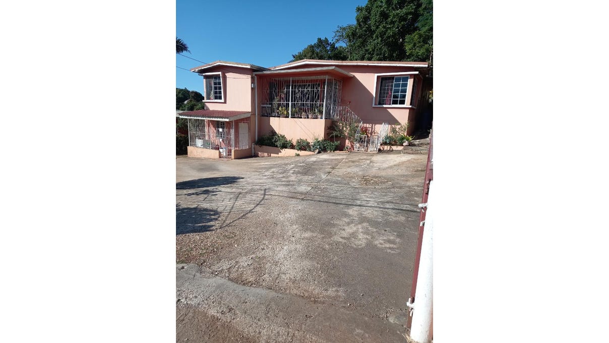 WESLEY ROAD, Mandeville, Manchester Parish House for Sale