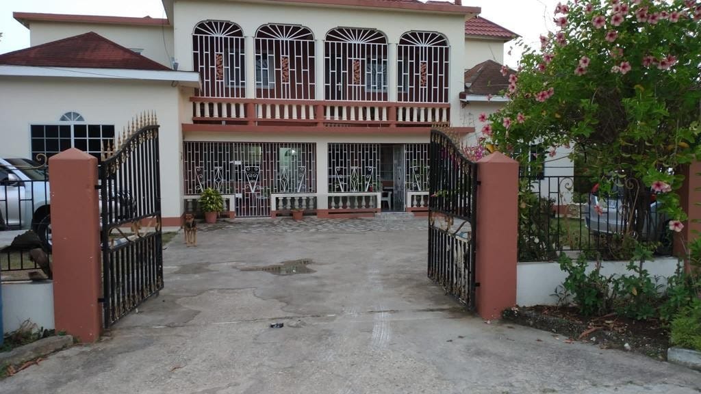 PHOENIX PARK, SAV LA MAR, SavannaLaMar, Westmoreland Parish House for