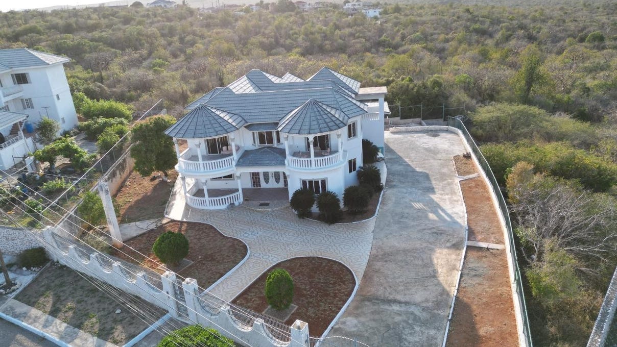 JOHNSON HILL, HELLSHIRE, Greater Portmore, Saint Catherine Parish House