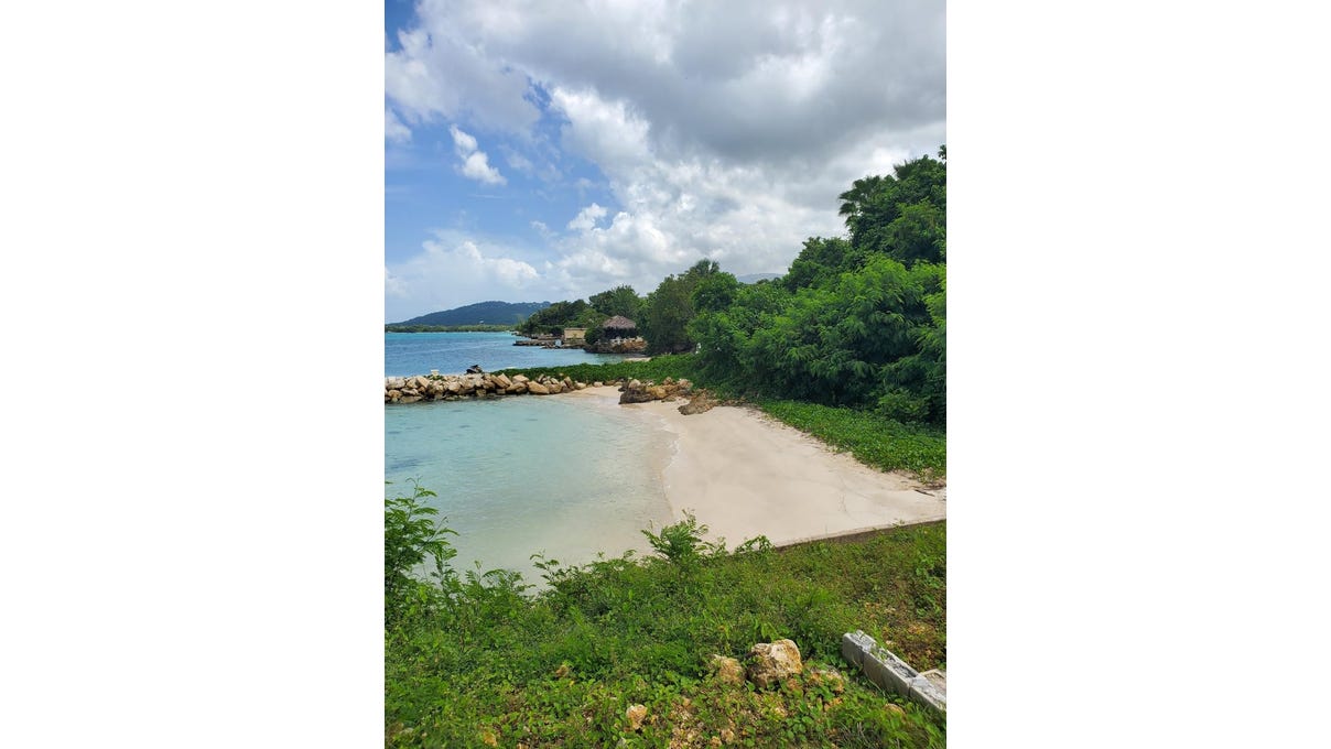 BEACH DRIVE, White House WD, Westmoreland Parish House for Sale