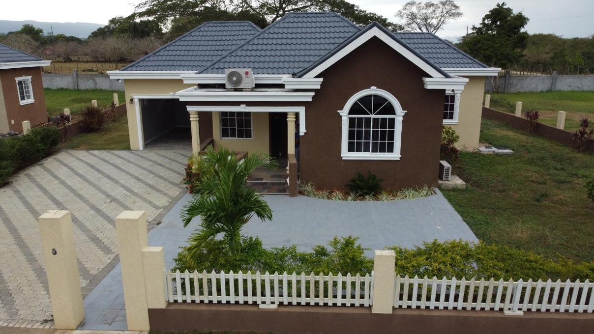 GENESIS MANOR, Santa Cruz, St. Elizabeth Parish House for Sale